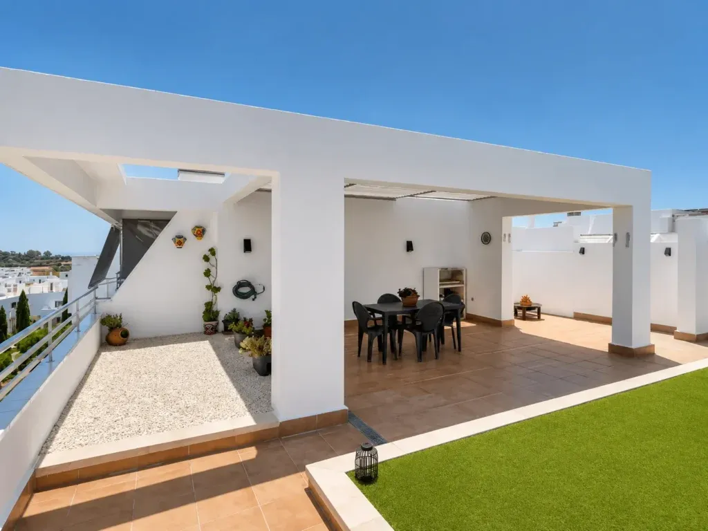 Encantador ático dúplex con gran solárium privado en La Cala de Mijas