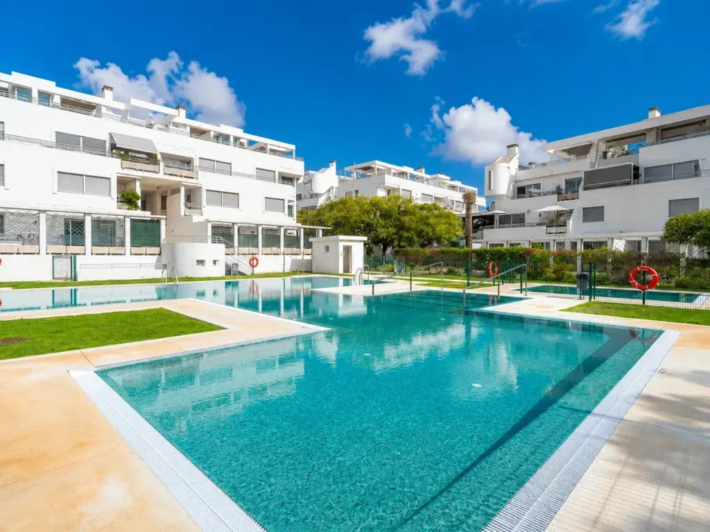 Encantador ático dúplex con gran solárium privado en La Cala de Mijas — La Cala de Mijas, Mijas, Málaga, Andalucía. Ref. 103-01904