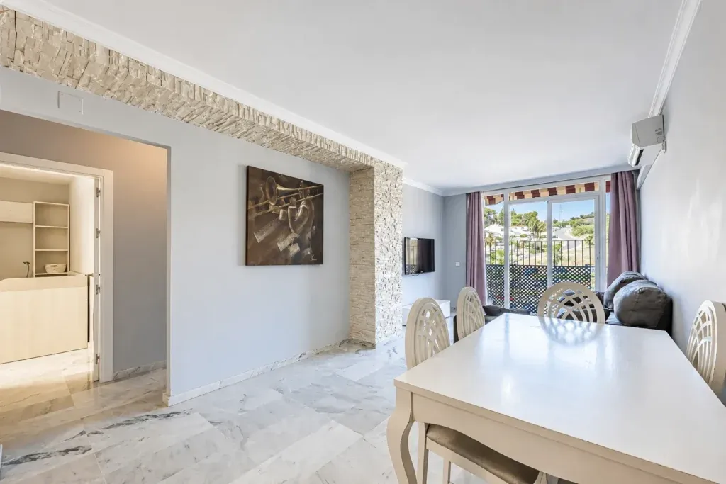 Piso en Nueva Andalucía cerca de San Pedro de Alcántara