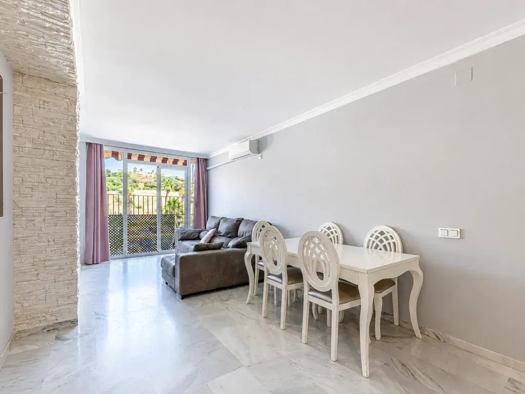 Piso en Nueva Andalucía cerca de San Pedro de Alcántara