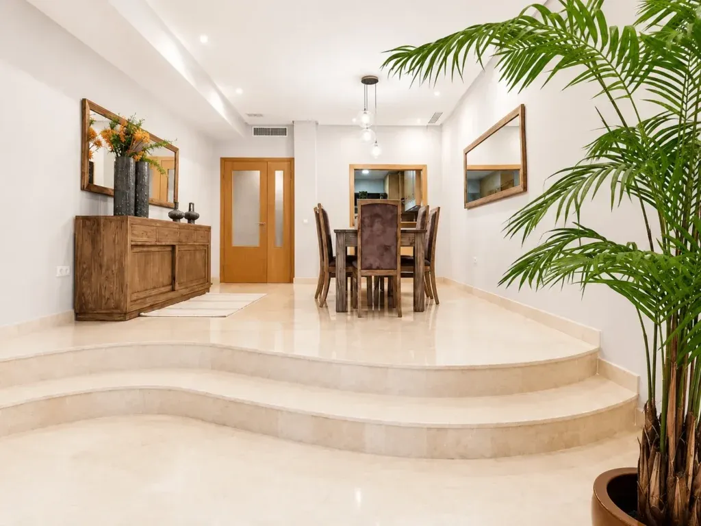Exclusivo apartamento con jardín en Las Mimosas, Puerto Banús, Marbella