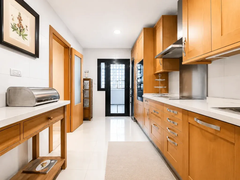 Exclusivo apartamento con jardín en Las Mimosas, Puerto Banús, Marbella