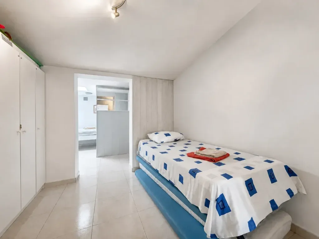 Villa junto a la playa con gran potencial de reforma en Linda Vista, San Pedro de Alcántara