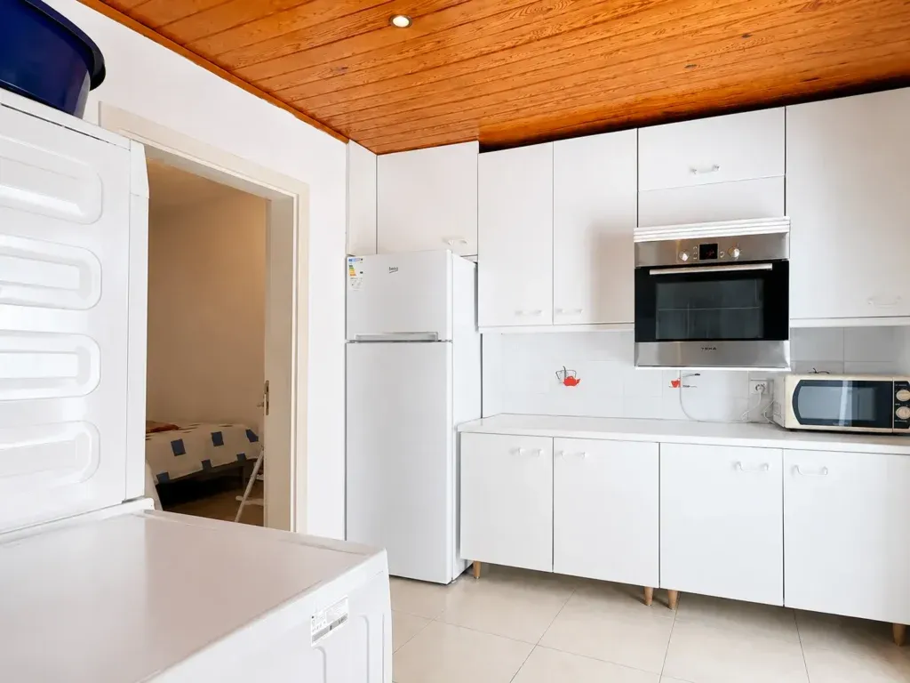Villa junto a la playa con gran potencial de reforma en Linda Vista, San Pedro de Alcántara