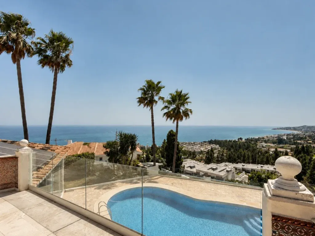 Excepcional villa andaluza con vistas panorámicas, licencia turística y ubicación privilegiada en Mijas