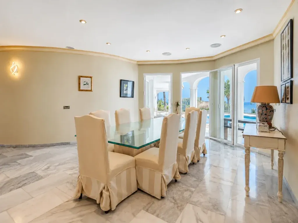 Excepcional villa andaluza con vistas panorámicas, licencia turística y ubicación privilegiada en Mijas
