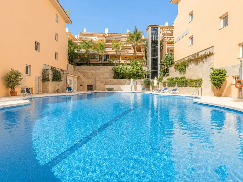 Apartamento de lujo en Vista Real, Nueva Andalucía, Marbella — Vista Real, Nueva Andalucía, Marbella, Málaga. Ref. C0123-00386