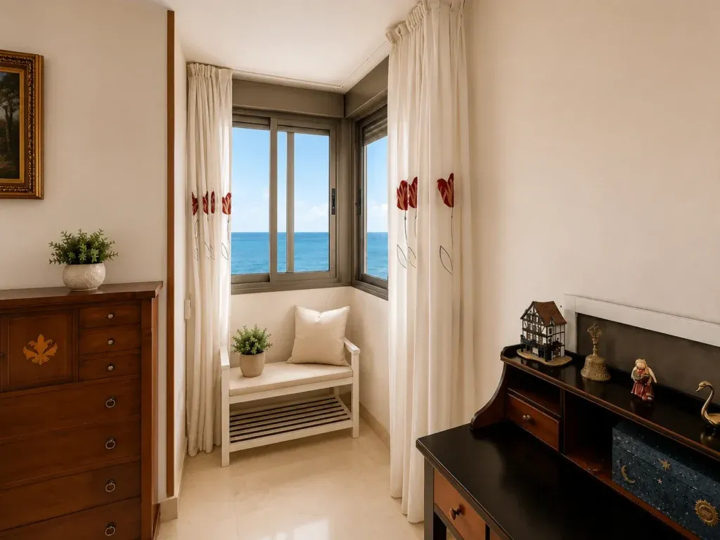 Piso en primera línea de playa con vistas frontales al mar – 3 dormitorios, parking y trastero