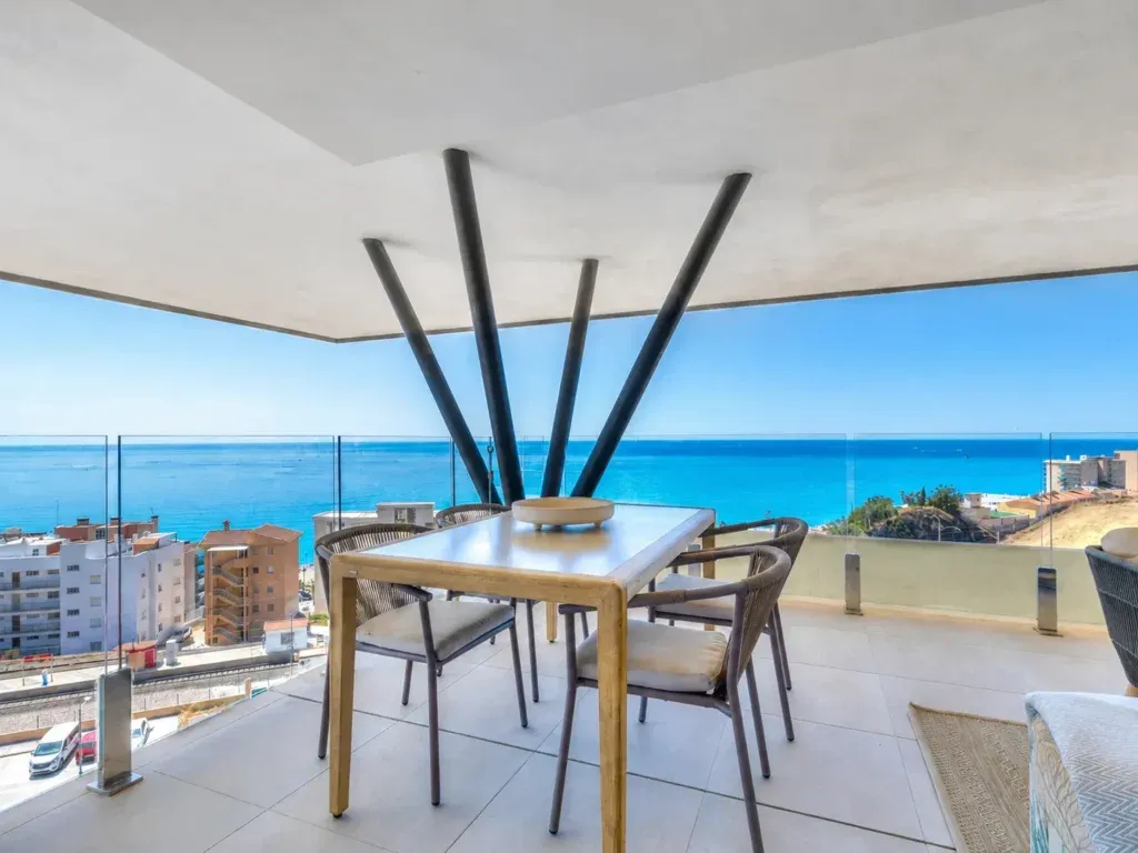 Apartamento nuevo y moderno en Carvajal, Fuengirola, Málaga