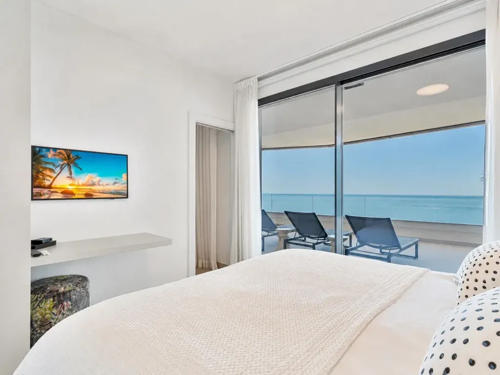 Piso doble en venta en Carvajal, Fuengirola
