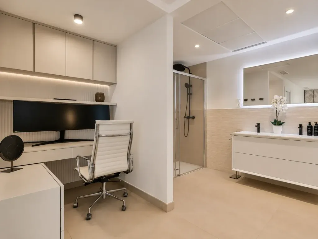 Piso doble en venta en Carvajal, Fuengirola