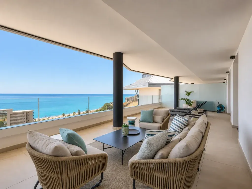 Piso doble en venta en Carvajal, Fuengirola — Carvajal, Fuengirola, Málaga, Andalucía. Ref. 103-01889