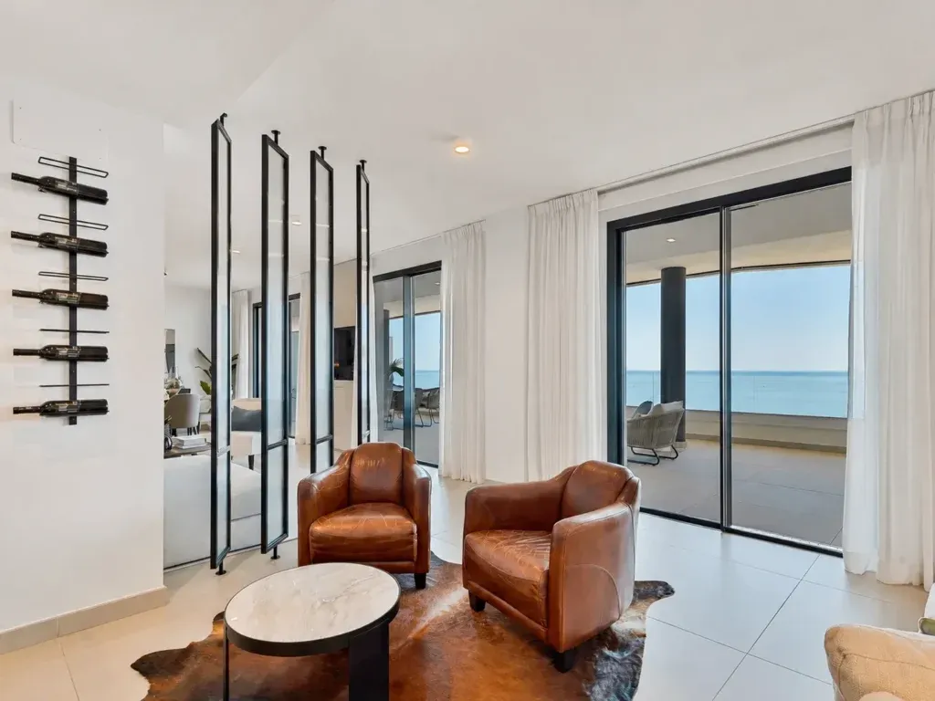 Piso doble en venta en Carvajal, Fuengirola