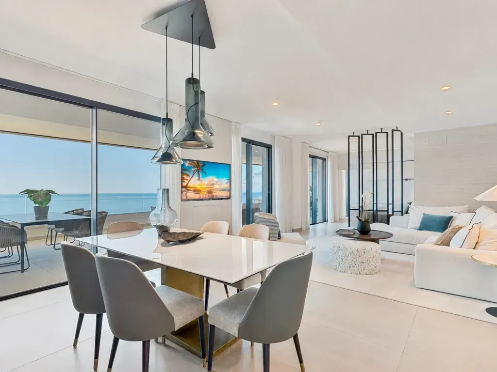 Piso doble en venta en Carvajal, Fuengirola