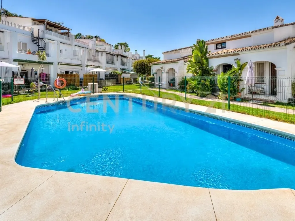 Adosado reformado en Mijas Golf | Piscina, vistas al golf y paneles solares