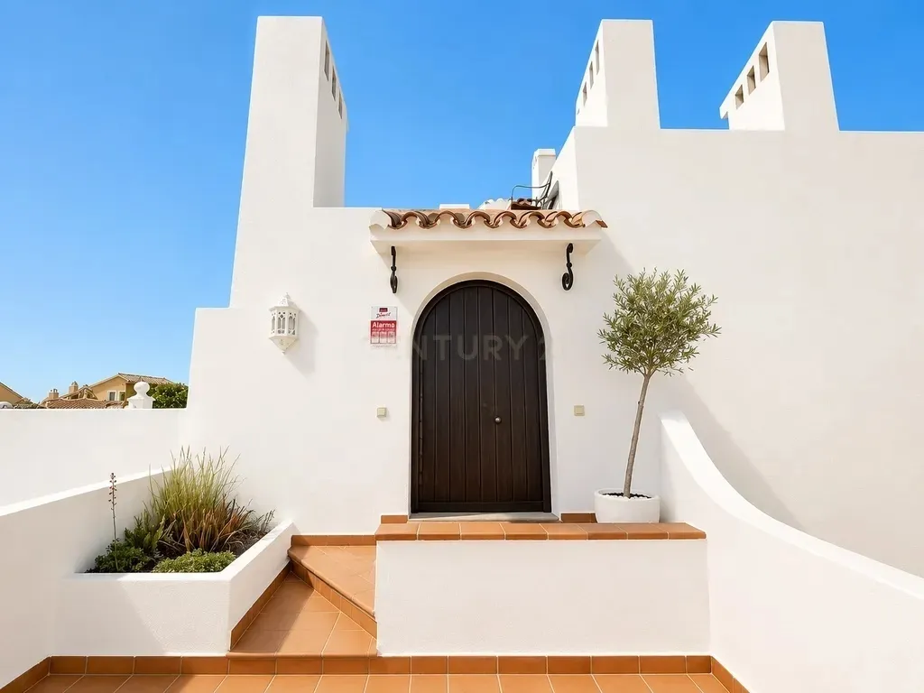 EXCLUSIVA OPORTUNIDAD EN NAGÜELES | Dúplex con gran solárium, vistas al mar, garaje y trastero junto a la Milla de Oro de Marbella