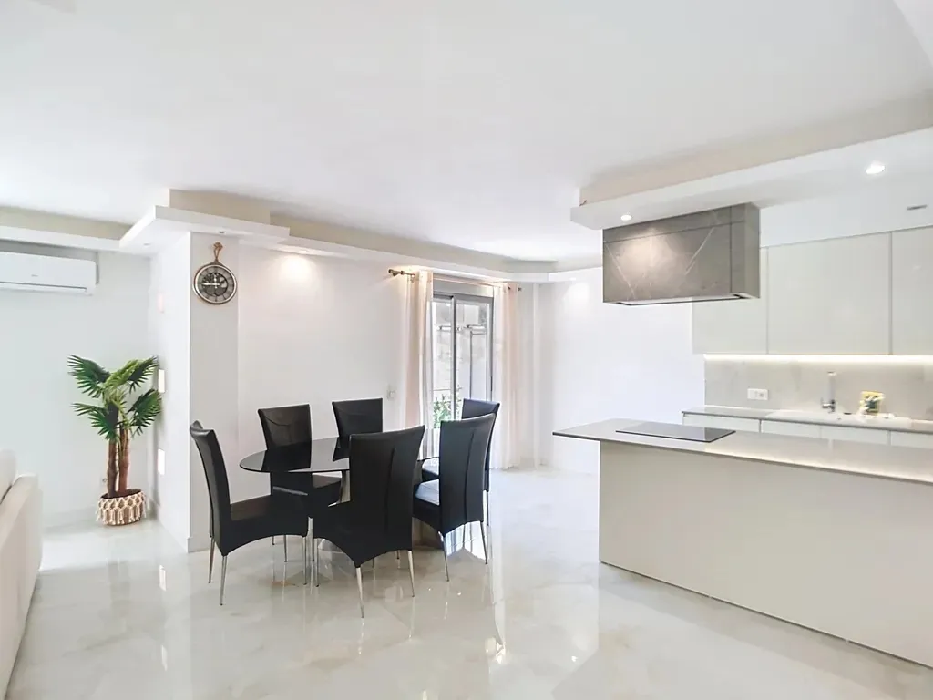VENDO PISO UNICO EN ESTEPONA CENTRO — Estepona. Ref. 103-01553