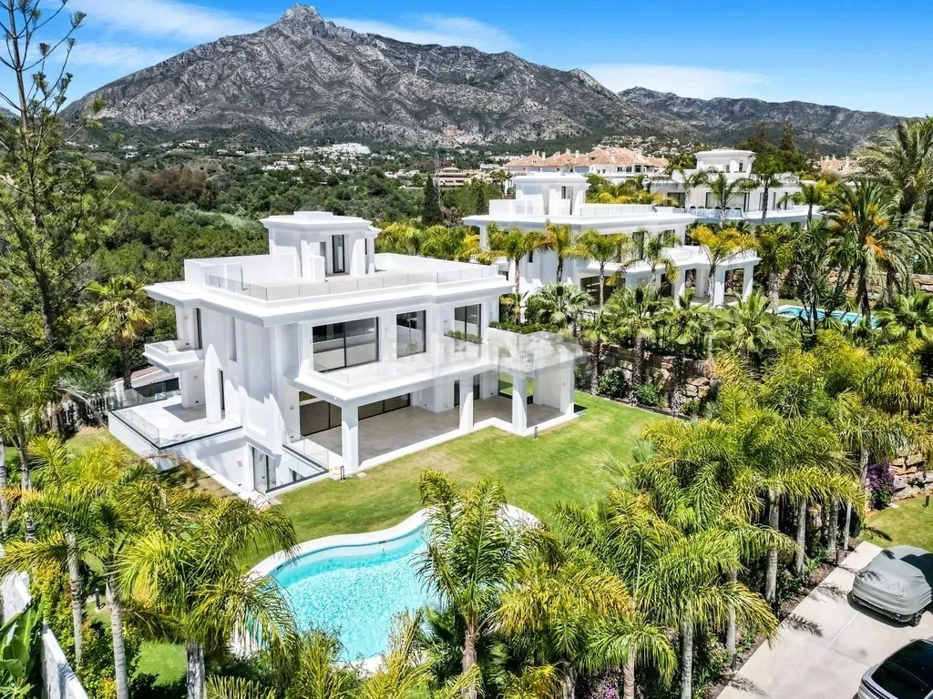 Villas de Lujo Atemporal en la Milla de Oro de Marbella — Marbella. Ref. 0170-00089
