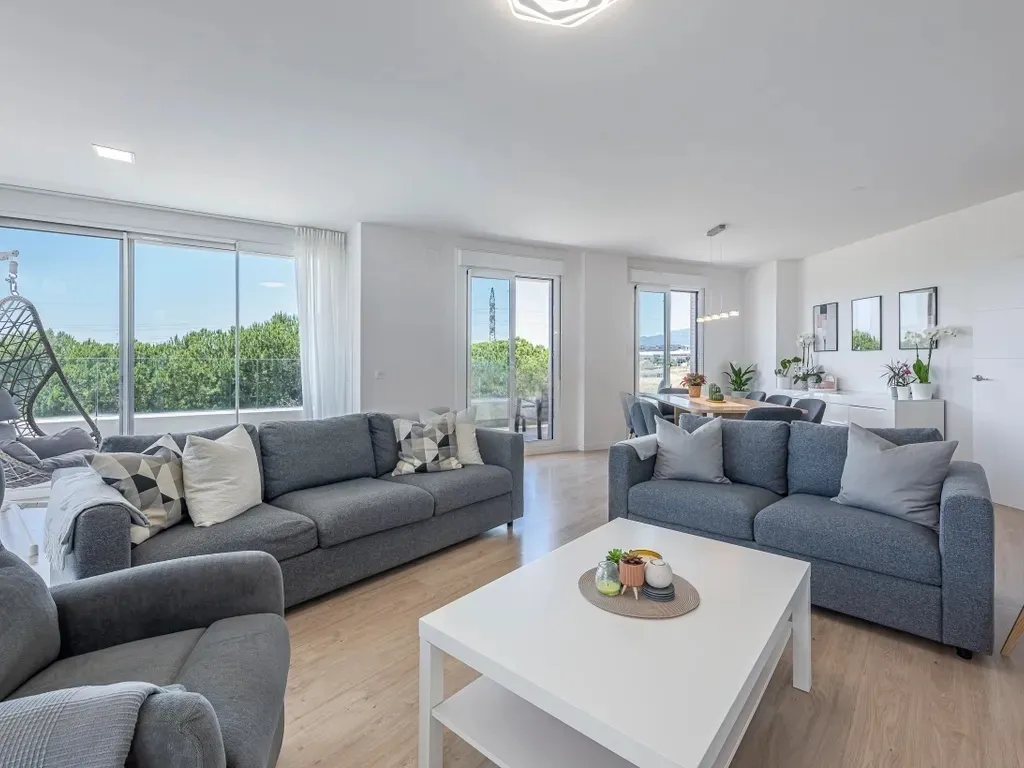 Amplio apartamento en La Campana, Nueva Andalucía con vistas al mar! — Marbella. Ref. 0123-00393