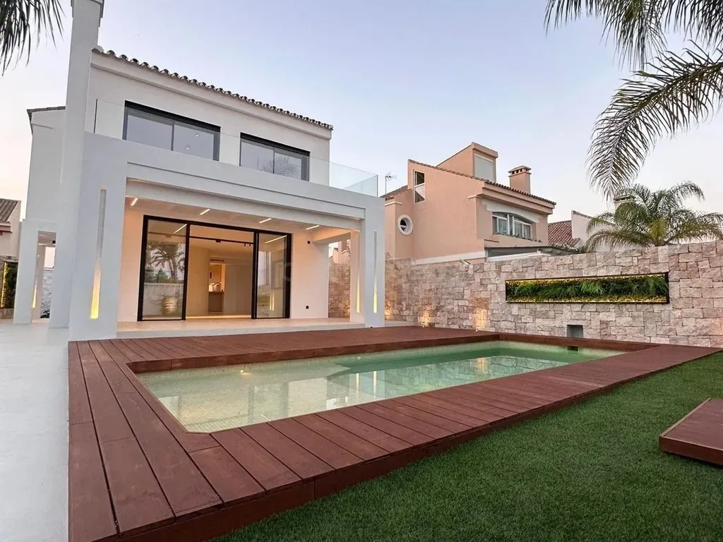 Villa Acqua: 4 bedroom villa on the New Golden Mile, Estepona
