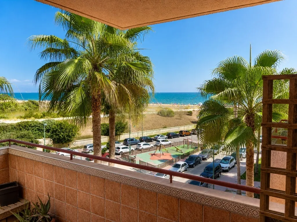 Espectacular apartamento en primera línea de playa en Guadalmar