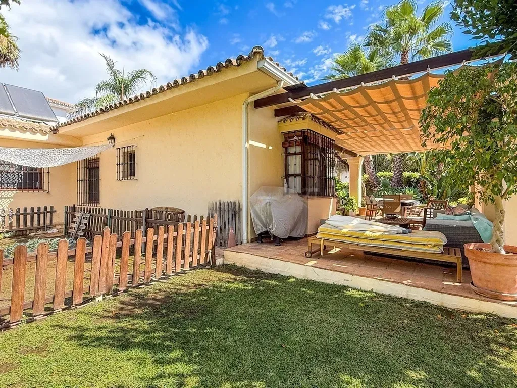 Encantadora Finca Andaluza con Elegancia Atemporal y Carácter Auténtico