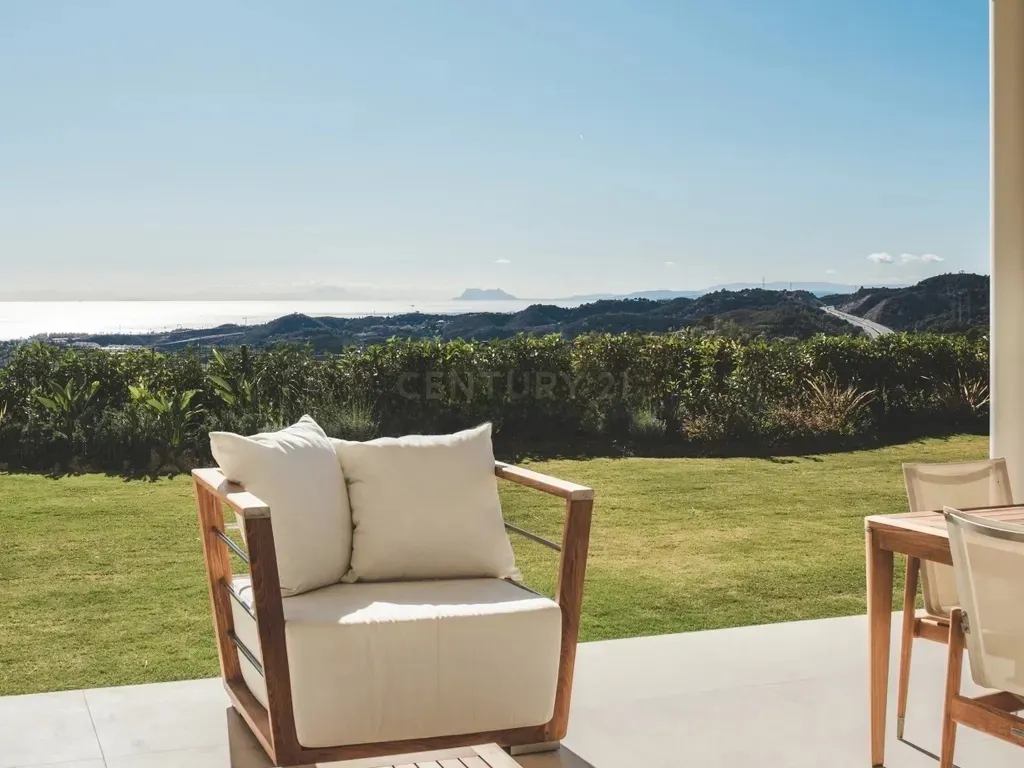 Moderno Apartamento en Planta Baja con Jardín y Piscina Comunitaria en Nagüeles – Marbella