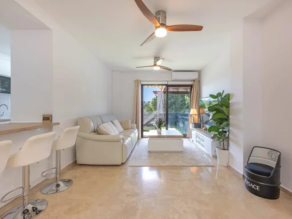 Apartamento en Venta en La Milla de Oro de Marbella!