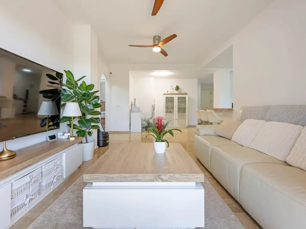 Apartamento en Venta en La Milla de Oro de Marbella!