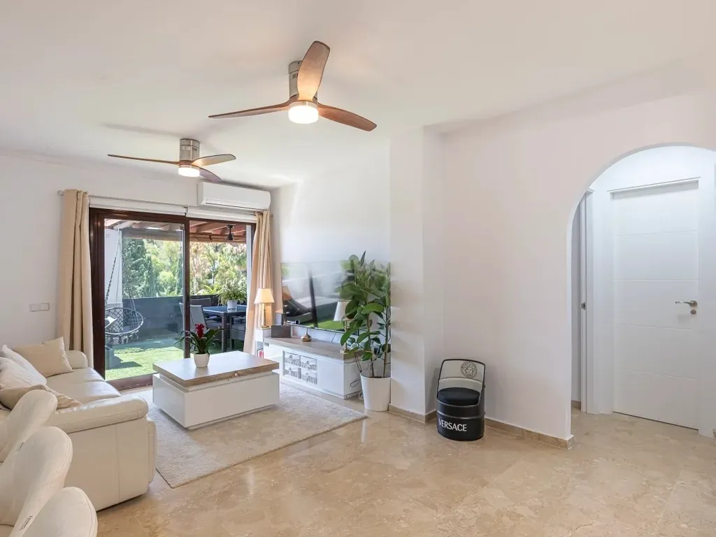 Apartamento en Venta en La Milla de Oro de Marbella!
