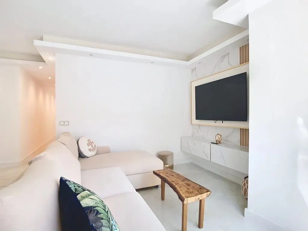 Renovierte 3-Zimmer-Wohnung mit touristischer Lizenz im Zentrum von Estepona