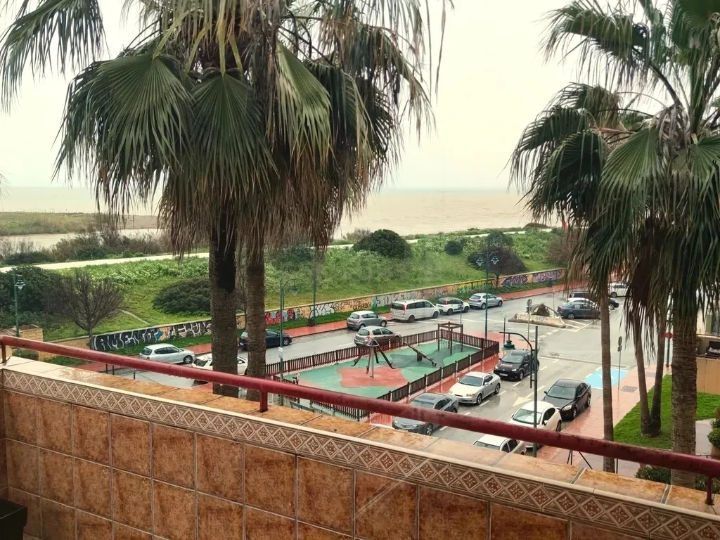 Espectacular apartamento en primera línea de playa en Guadalmar