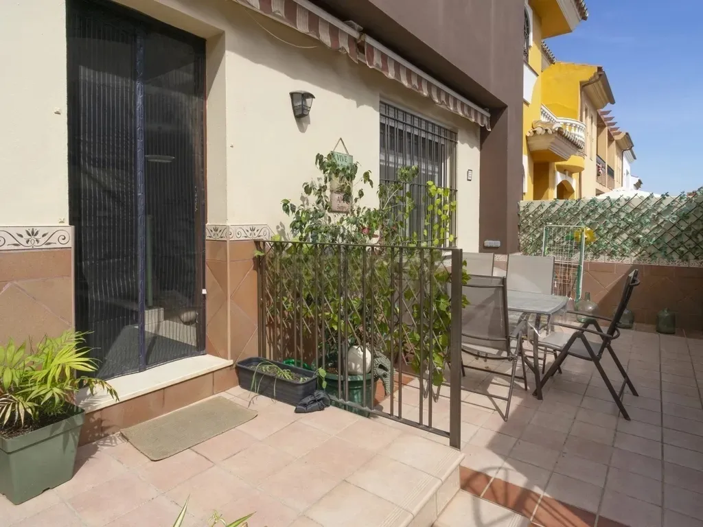 Casa de 4 dormitorios con altillo de 56 m², terraza privada y excelente conexión en Campanillas