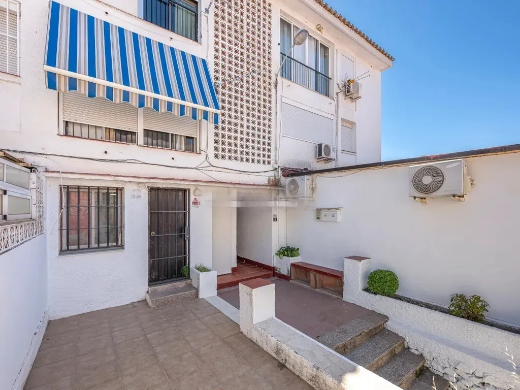 ¡Oportunidad única alquiler local comercial en La Campana, Nueva Andalucía!