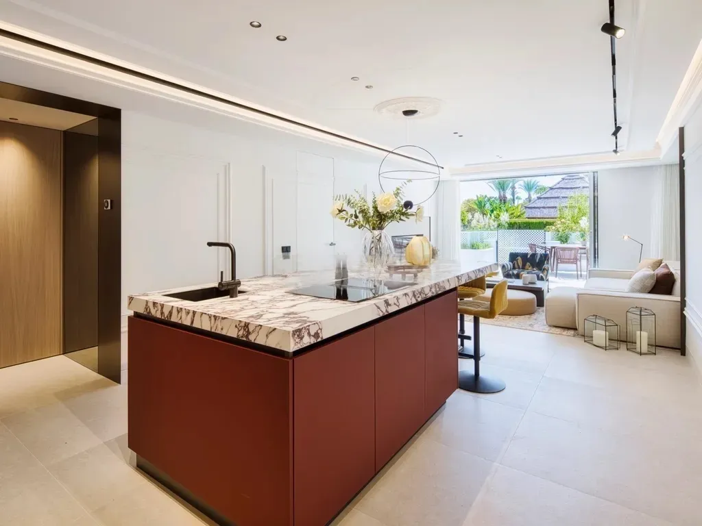 Datura 1 – Impresionante apartamento en planta baja en Puente Romano, Milla de Oro de Marbella