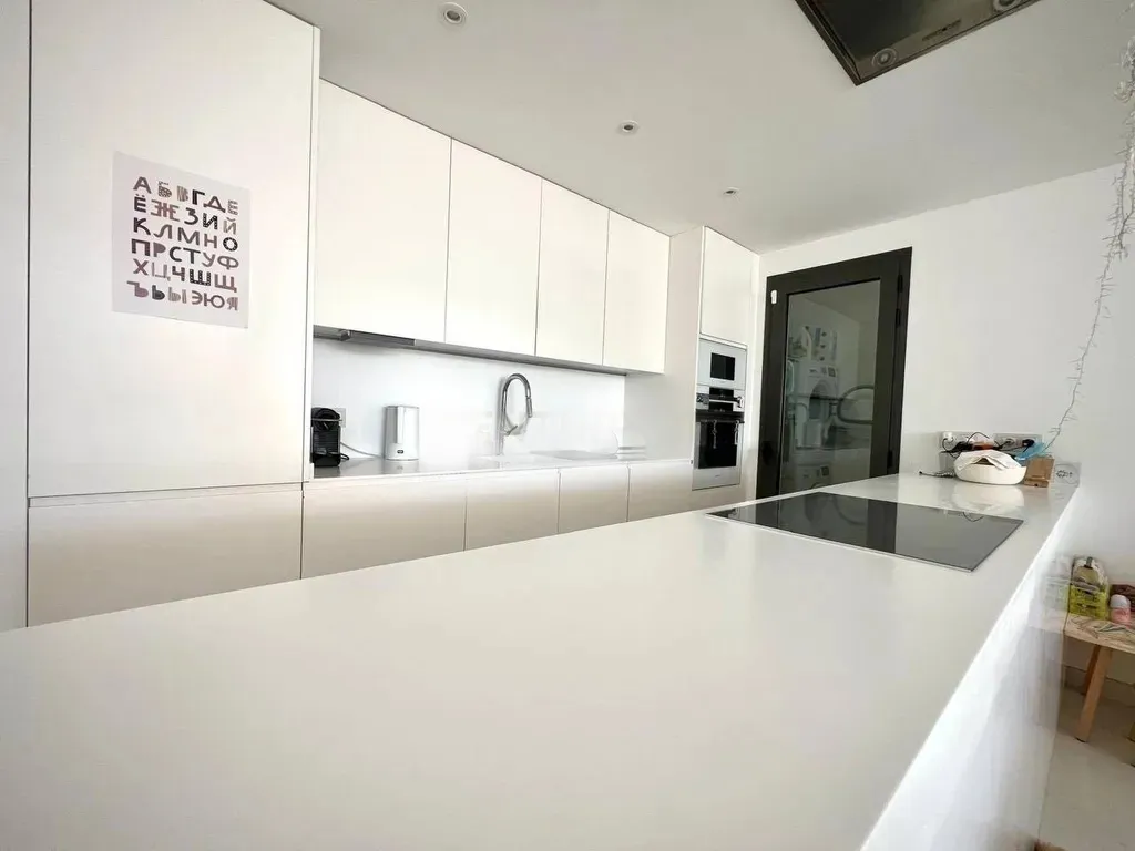Moderno Apartamento en Estepona Este con Vistas a la Montaña