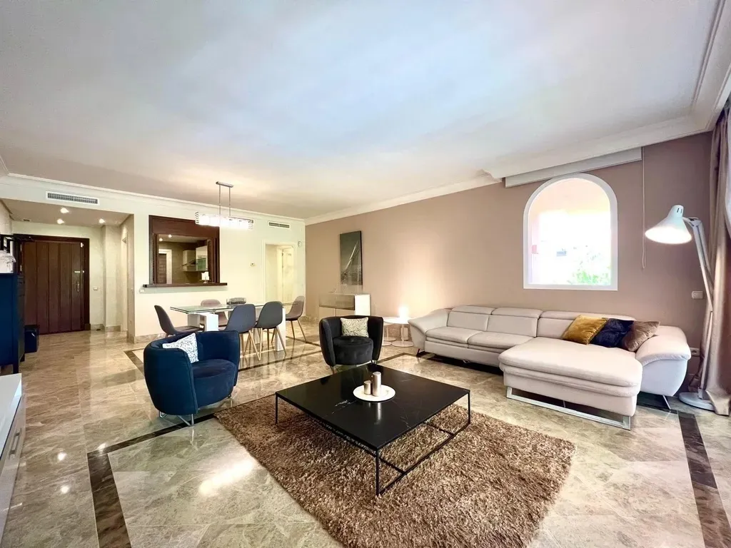 Apartamento Elegante en Alminar de Marbella, Nueva Andalucía