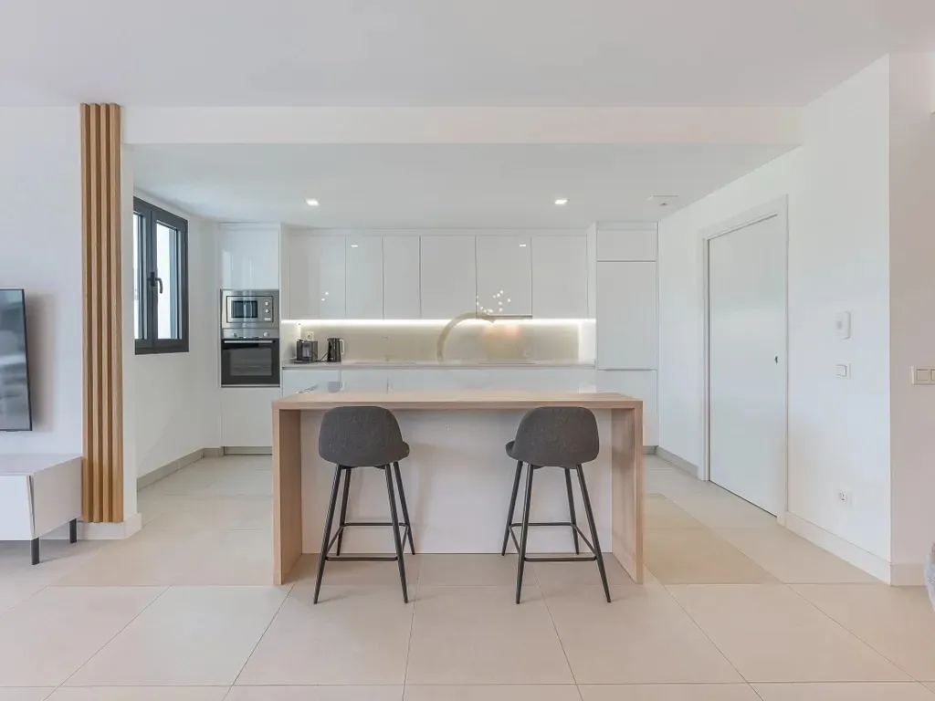 Apartamento moderno de 2 dormitorios en Las Mesas, Estepona