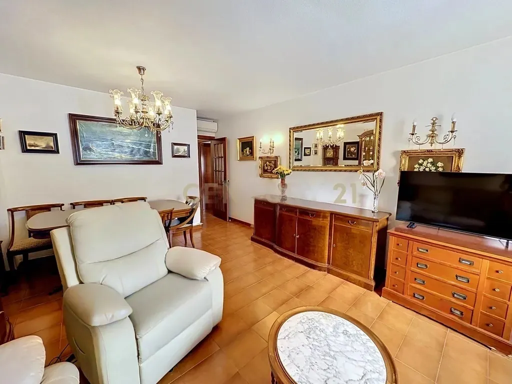 Spectacular 142 m2 3 Bedroom Apartment on Victoria Street