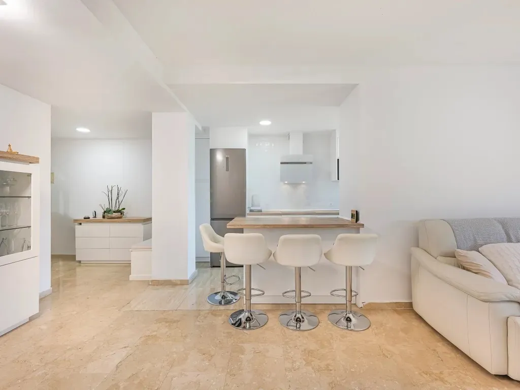 Apartamento en Venta en La Milla de Oro de Marbella!