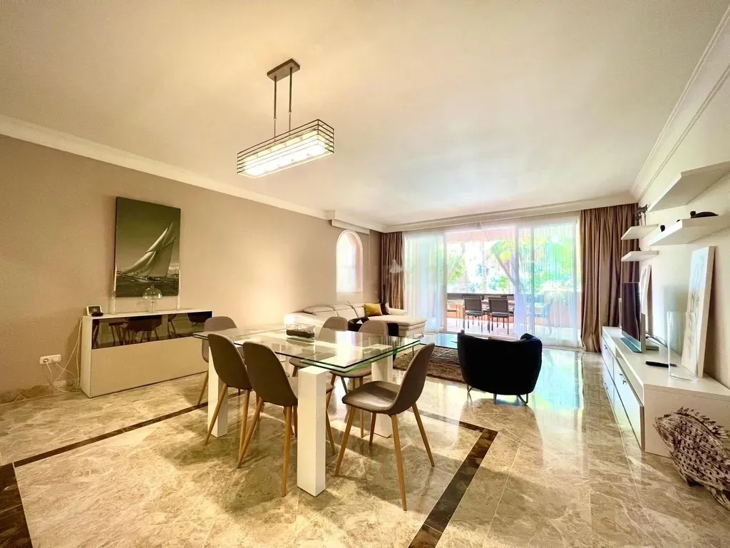 Apartamento Elegante en Alminar de Marbella, Nueva Andalucía