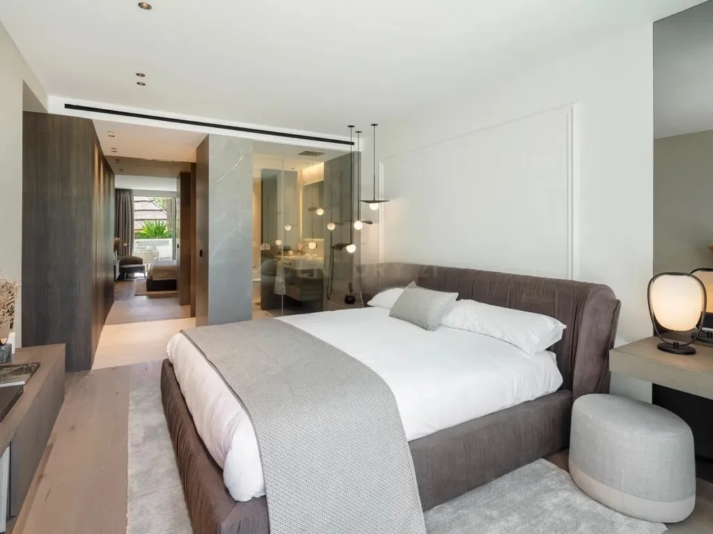 Datura 1 – Impresionante apartamento en planta baja en Puente Romano, Milla de Oro de Marbella