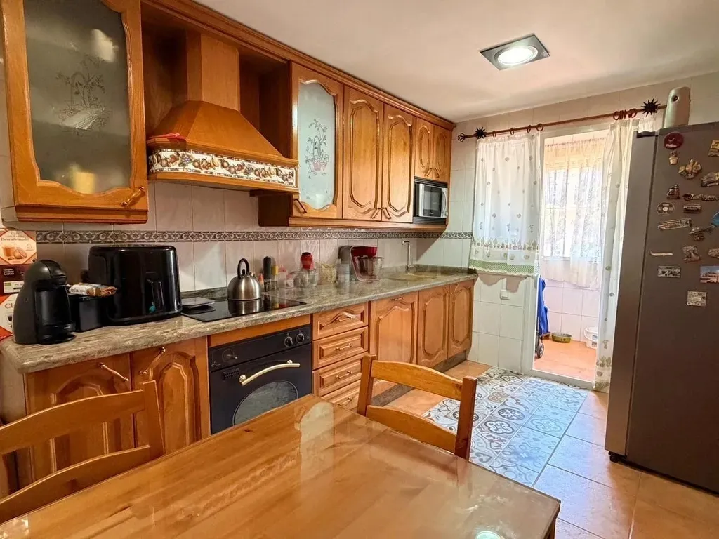 CHALET ADOSADO PREMIUM EN LOS ROSALES (CHURRIANA) – ¡LISTO PARA ENTRAR A VIVIR!
