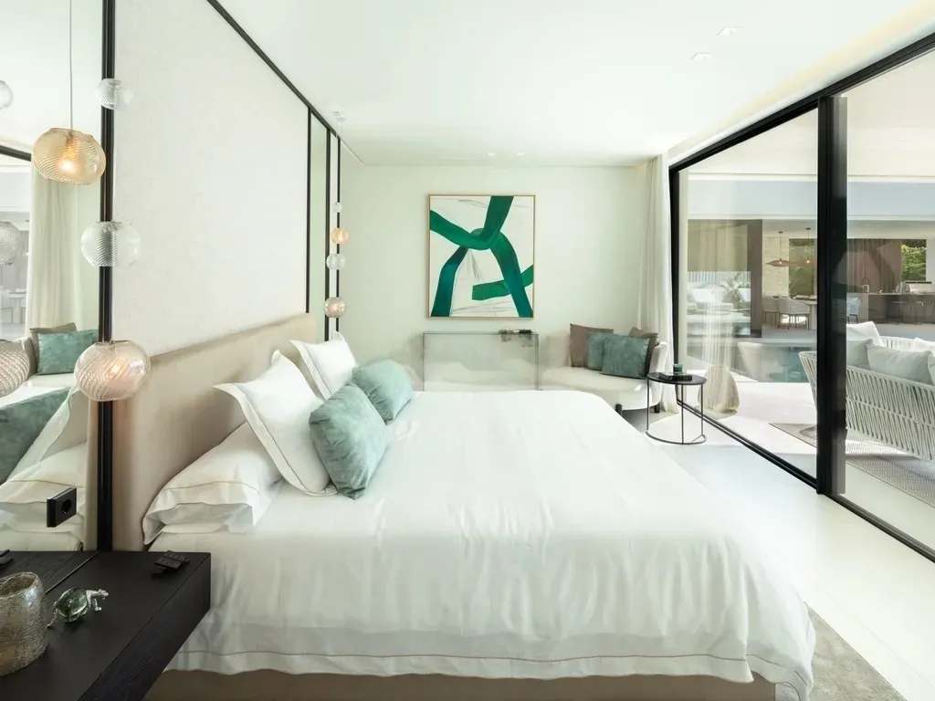 Villa Sirius – Refugio moderno de lujo en Las Brisas, Nueva Andalucía