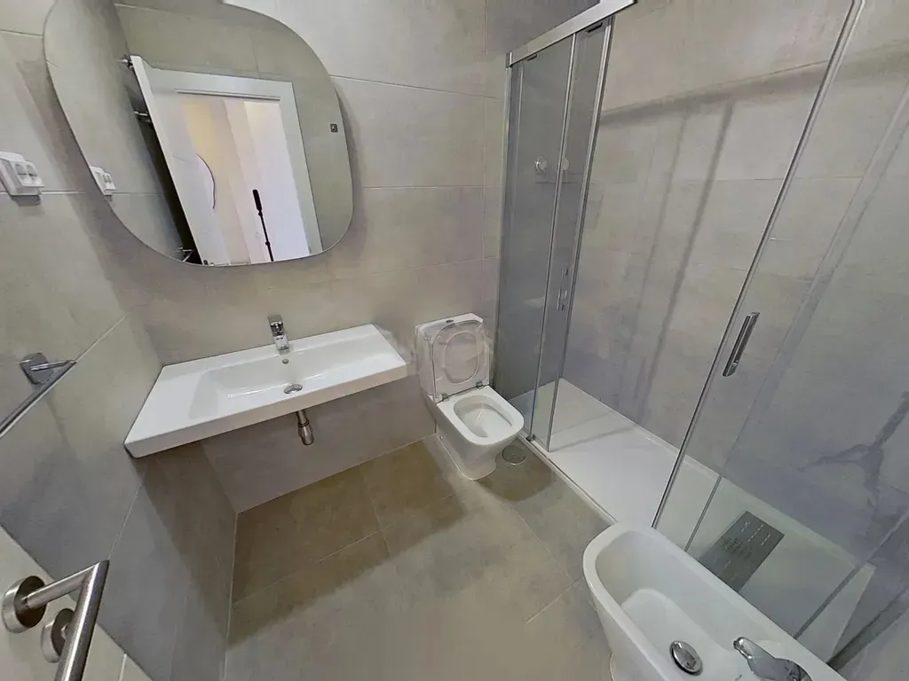 Piso a estrenar en alquiler de larga temporada en pleno centro de Málaga, con garaje y trastero incluidos