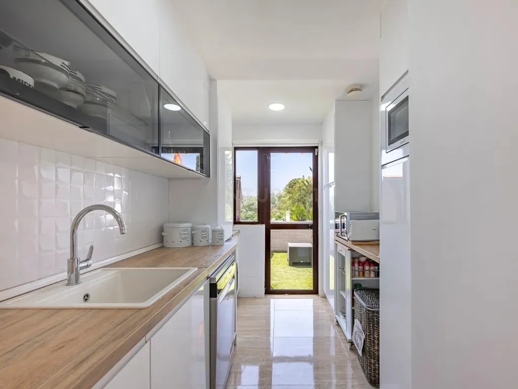 Apartamento en Venta en La Milla de Oro de Marbella!