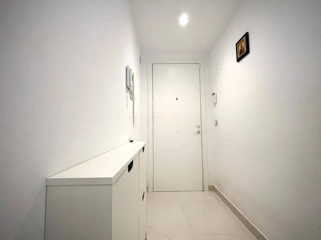 Moderno Apartamento en Estepona Este con Vistas a la Montaña