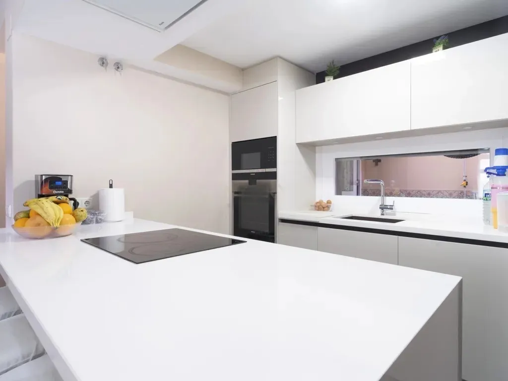 Casa de 4 dormitorios con altillo de 56 m², terraza privada y excelente conexión en Campanillas