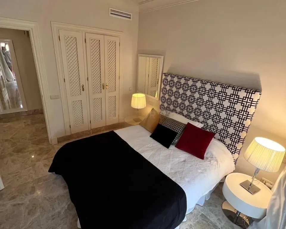 Apartamento Elegante en Alminar de Marbella, Nueva Andalucía