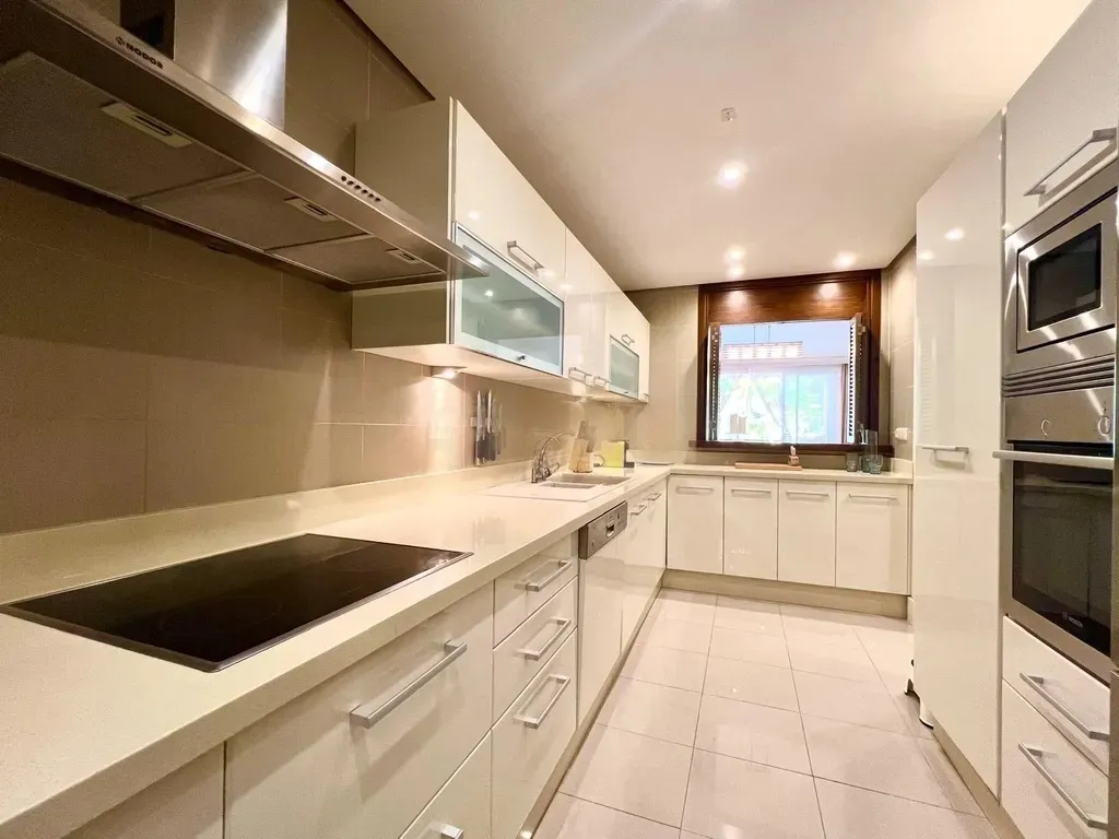Apartamento Elegante en Alminar de Marbella, Nueva Andalucía